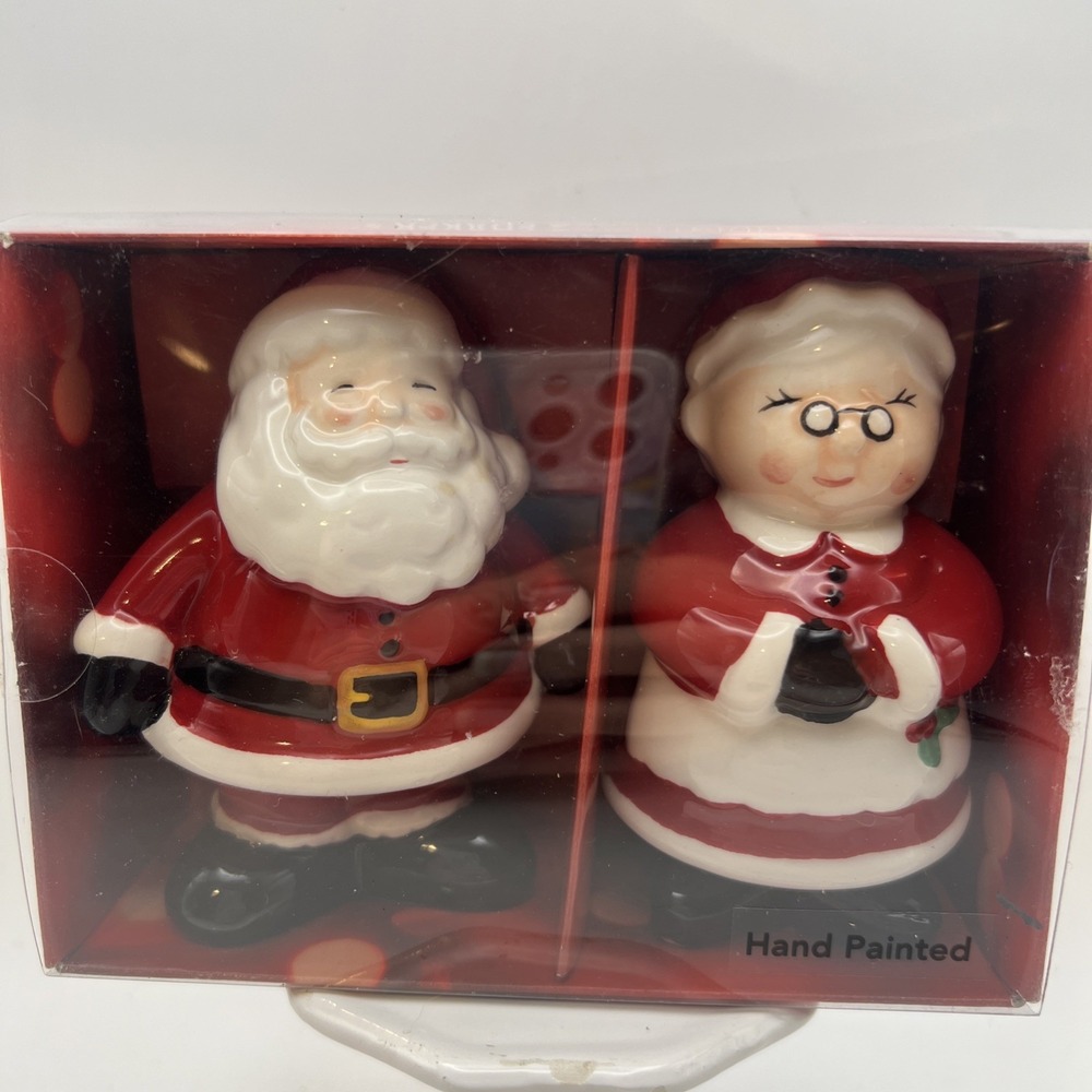 Mr & Mrs Claus St Nicholas Square CHRISTMAS TRADITIONS Salt & Pepper Set New
